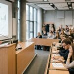 Wizualne nawiązanie do system JSA w kontekście prac politologii